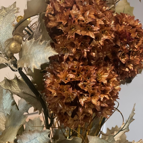 Holiday Flowers Arraignment - Picture 11 of 12